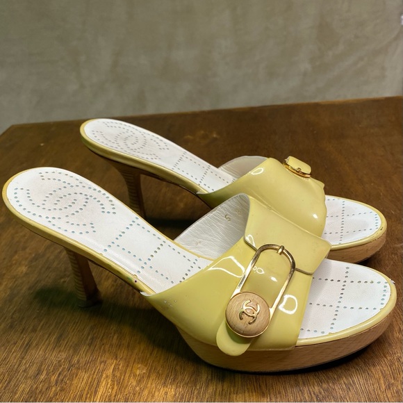 Chanel Clogs Yellow Patent Leather Mules Vintage Slip On Heels Italy 5 - Picture 8 of 12